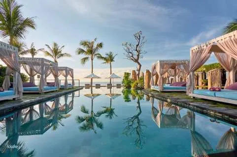 Standing Stones Beach Restaurant | Indonesia