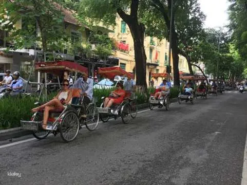 Vietnamese Cyclo Experience in Hanoi