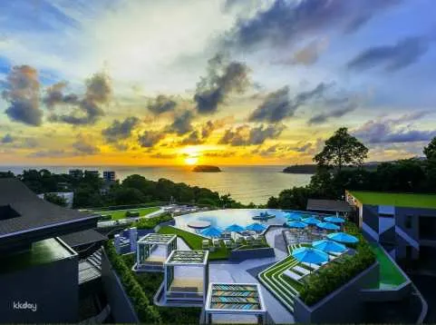 Twilight Sky Set Dinner with a View at The SIS Kata | Thailand